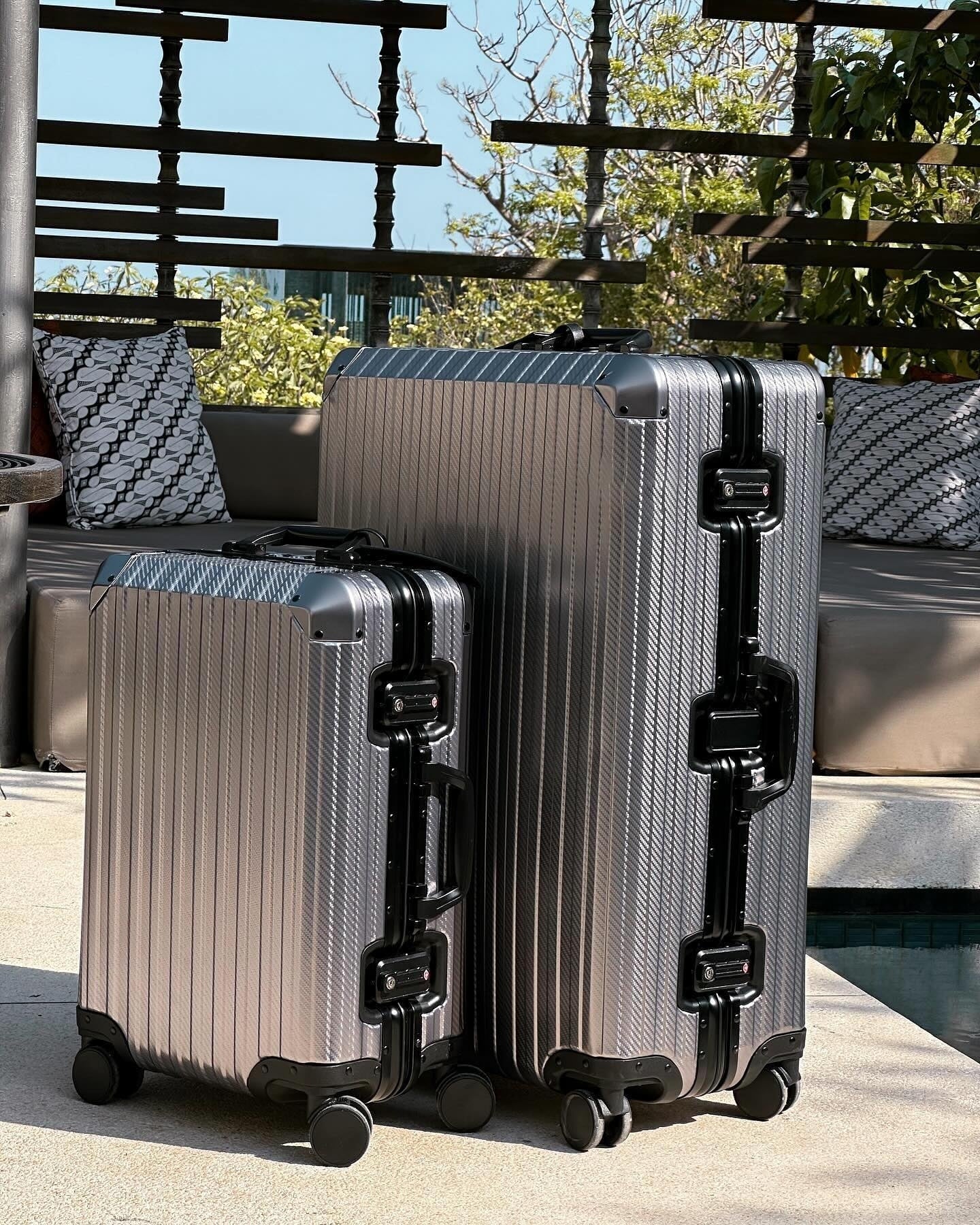 Treva Suitcase Aluminum Gray